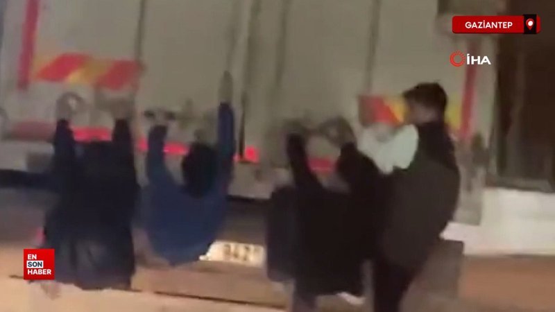 Gaziantep'te 4 çocuğun kamyon arkasında tehlikeli yolculuğu