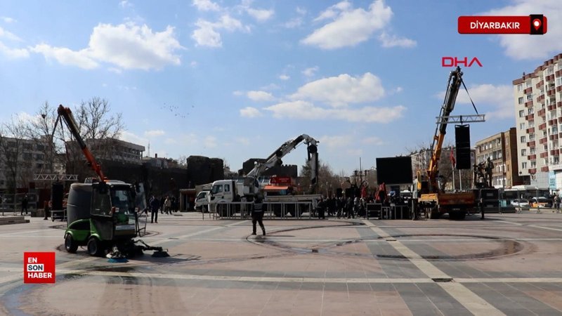 Öcalan'ın çağrısı için Diyarbakır'da dev ekranlar kuruluyor