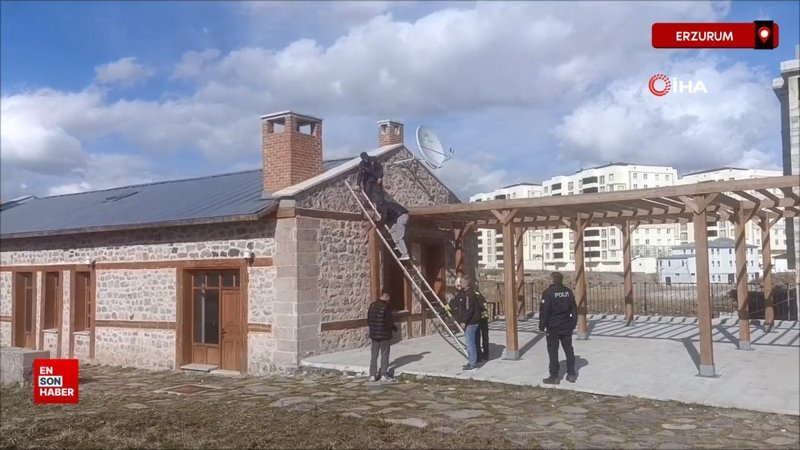 Erzurum'da gençler çatıya çıktı ama inemedi