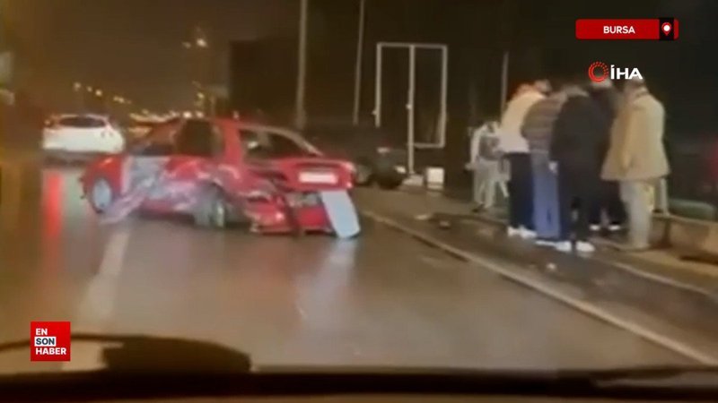 Bursa'da kontrolden çıkan otomobil duvara çarptı