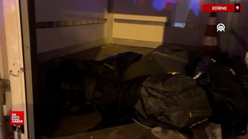 Edirne'de kamyonette 8 düzensiz göçmen yakalandı
