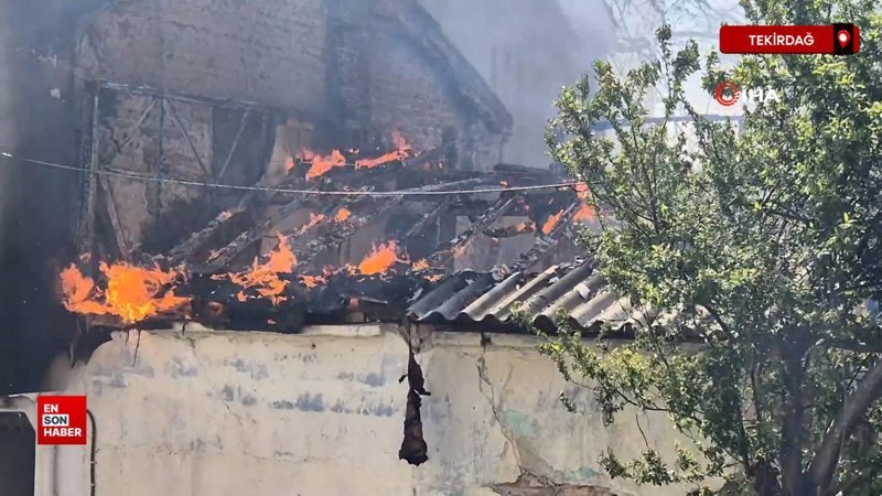 Tekirdağ'da ev alev alev yandı: Kullanılamaz hale geldi