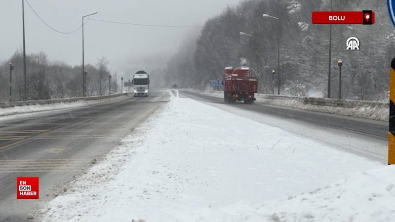 Bolu Dağı'nda kar yağışı etkili oluyor