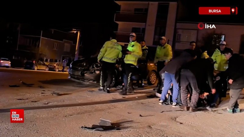 Bursa'da otomobil ile çarpışan motosiklet sürücüsü ağır yaralandı