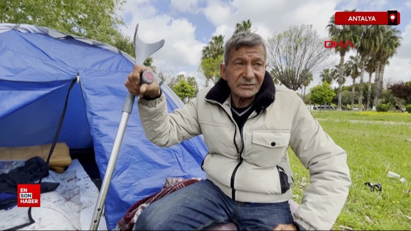 Antalya'da sakatlanınca işinden oldu, parka kurduğu çadırda yaşıyor