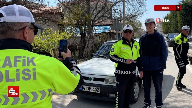 Bolu'da ilk kez denetime girdi, hatıra için polisle fotoğraf çektirdi