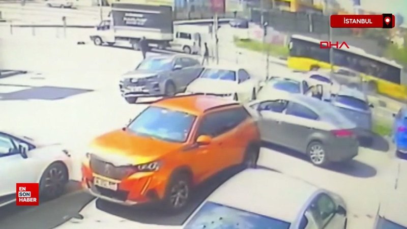 İstanbul'da motosiklet yayaya çarptı