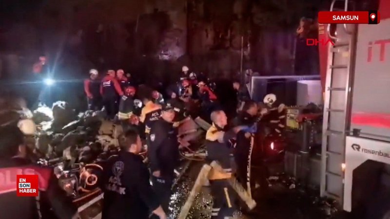 Samsun'da akaryakıt istasyonundaki aracın üzerine kaya düştü