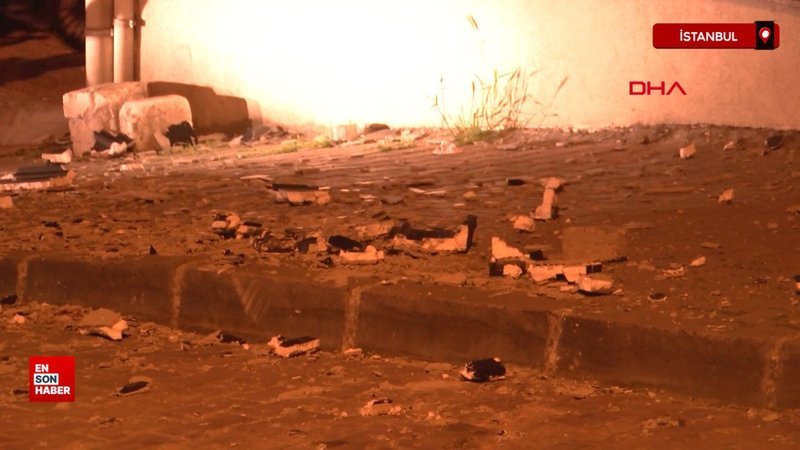 İstanbul'da şiddetli rüzgar nedeniyle bir binanın dış cephesi koptu