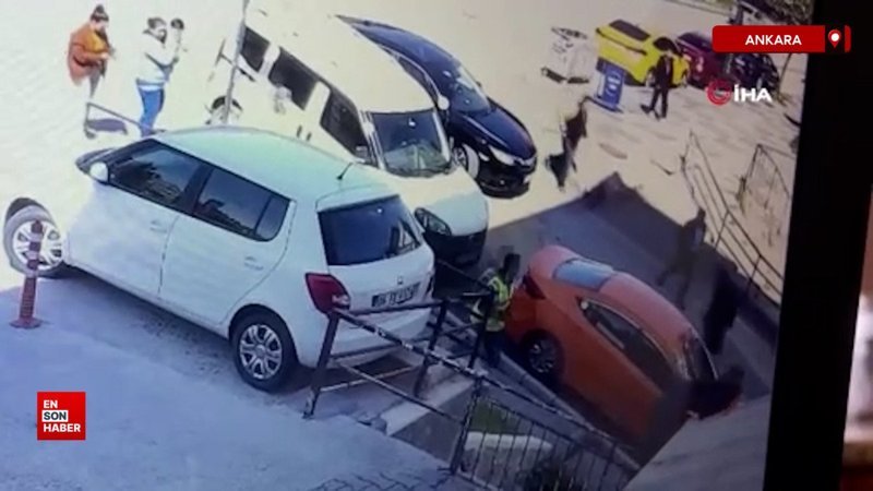 Ankara'da kontrolden çıkan minibüs apartman merdivenine devrildi