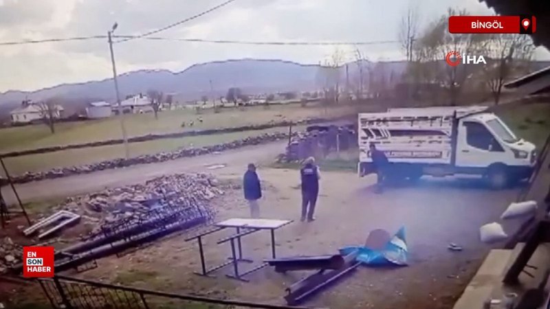 Bingöl'de kesmek istedikleri varil patladı