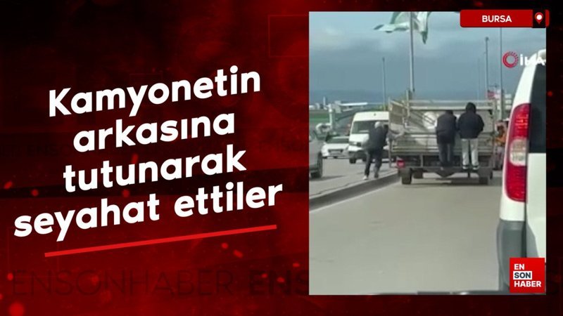 Bursa'da kamyonetin arkasına tutunarak seyahat ettiler