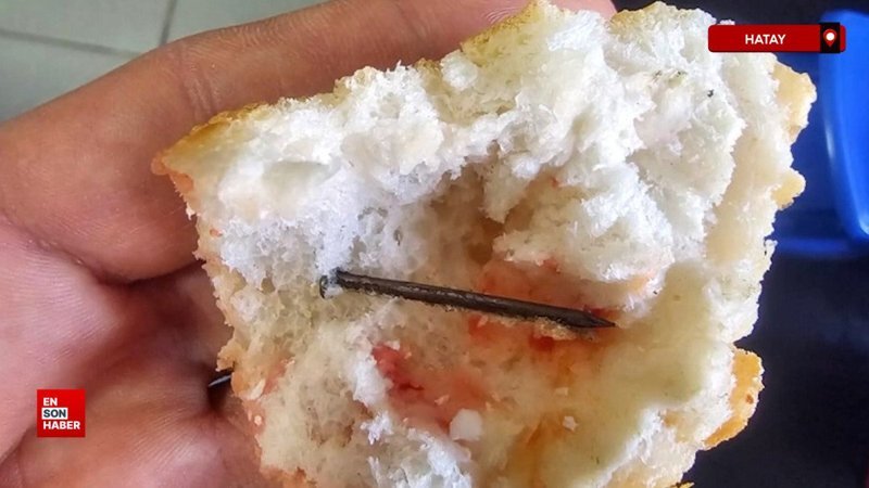 Hatay'da ekmeğin içinden çıkan çiviyi yutmak üzereyken fark etti