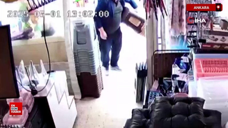 Ankara'da hırsızın dükkanın önündeki ürünleri toplayıp götürdüğü anlar