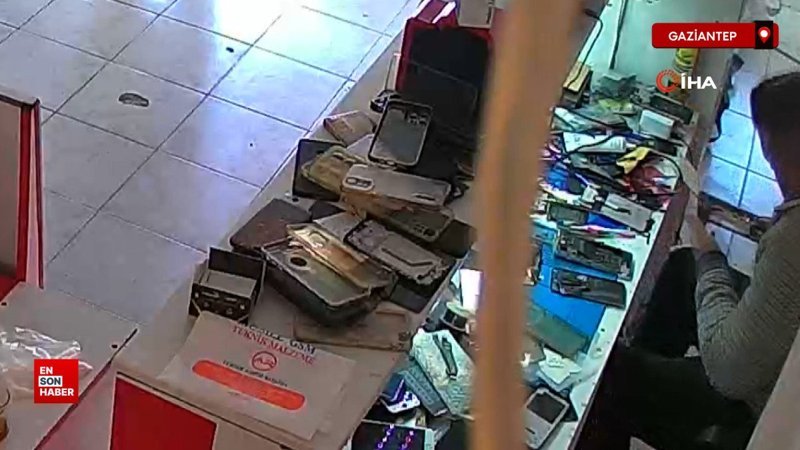 Gaziantep'te telefon bataryası önce duman çıkardı sonra da patladı