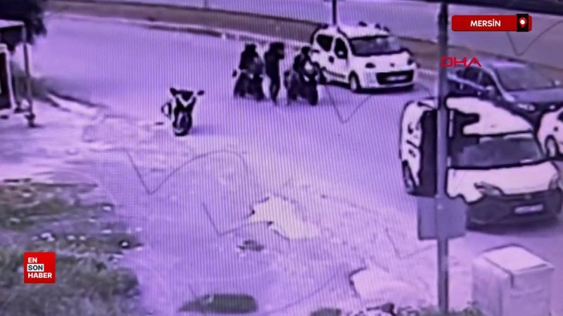 Mersin'de kaskla defalarca araca vurup, sürücüsünü darbetti