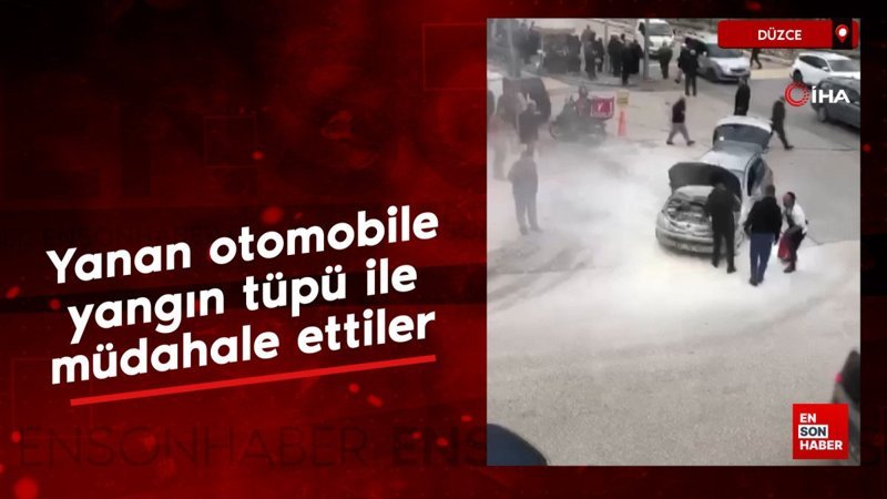 Düzce’de yanan otomobile yangın tüpü ile müdahale ettiler