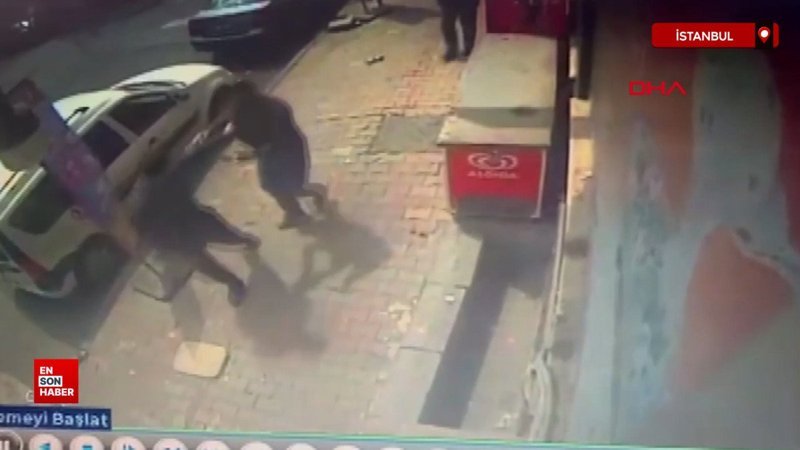 Esenyurt'ta kavgada husumetlisine ateş etti: Yoldan geçeni öldürdü