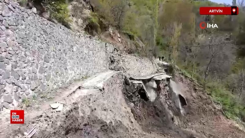 Yusufeli ilçesine yol yapımı sırasında heyelan meydana geldi