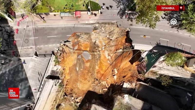İstanbul Sarıyer'de çöken yol trafiğe kapatıldı