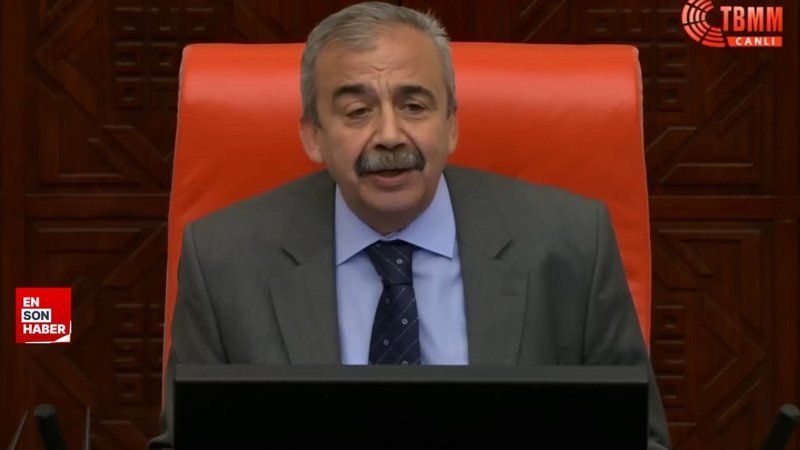 Vefat eden Sırrı Süreyya Önder'in hafızalara kazınan anlar