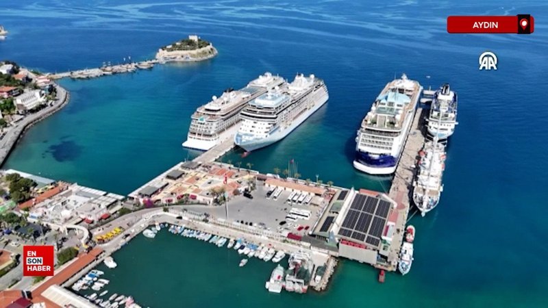 Aydın Kuşadası'na bir günde 5 kruvaziyer demirledi