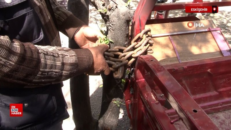Eskişehir'de 4 kilidi kırılıp çalınan motosikletini bu kez gemi zinciriyle bağladı