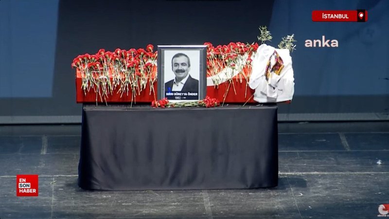 Sırrı Süreyya Önder'e türküyle veda edildi