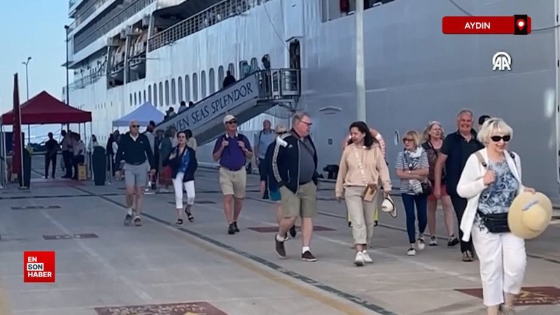 Kuşadası'na bir günde 5 kruvaziyer demirledi