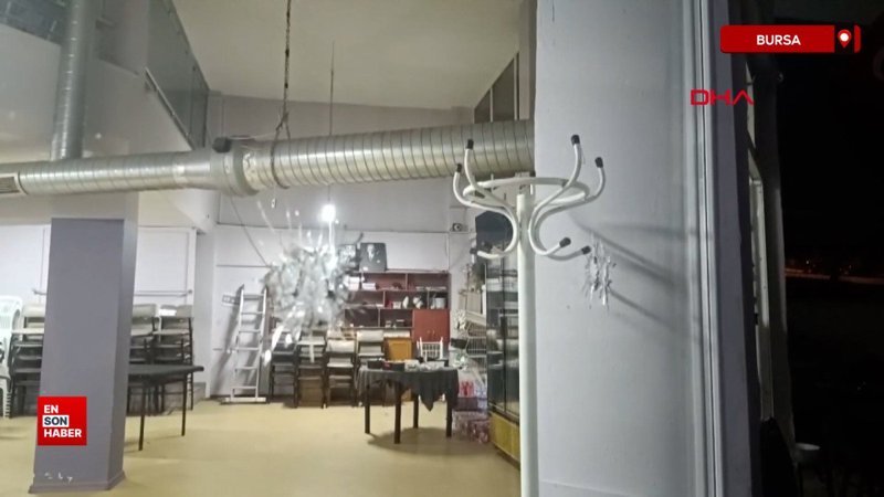 Bursa'da motosikletle gelip, kıraathaneye kurşun yağdırdı