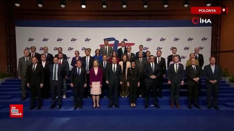 Bakan Fidan, AB dışişleri bakanları ile aile fotoğrafına katıldı