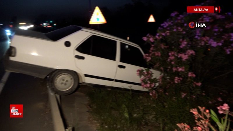 Antalya'da facianın eşiğinden dönülen kazayı burunları bile kanamadan atlattılar