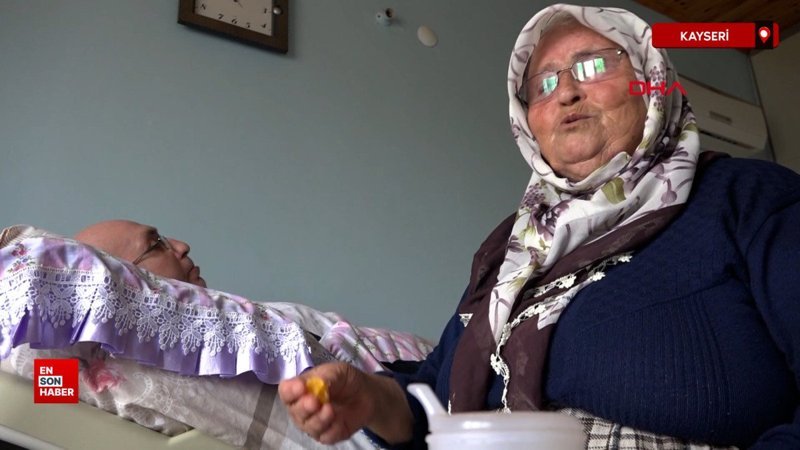 Kayseri'de 16 yıldır yatağa bağımlı oğluna bakıyor