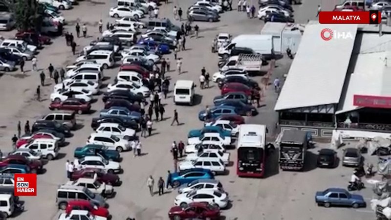 Malatya Açık Oto Pazarı'nda satıcı da alıcı da beklemede