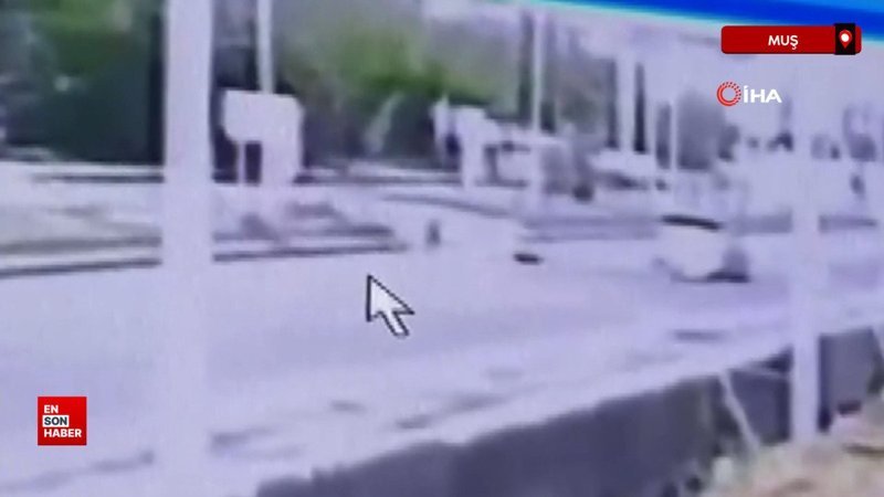 Muş’ta otomobilin çarptığı çocuk ağır yaralandı