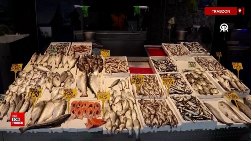 Trabzon’da balıkçı tezgahlarında mezgit ve istavrit rağbet görüyor