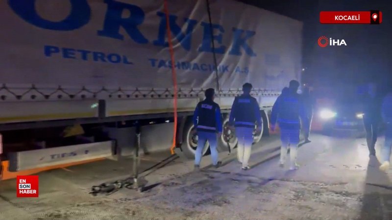 Kocaeli'de balyaların arasından binlerce kaçak sigara çıktı