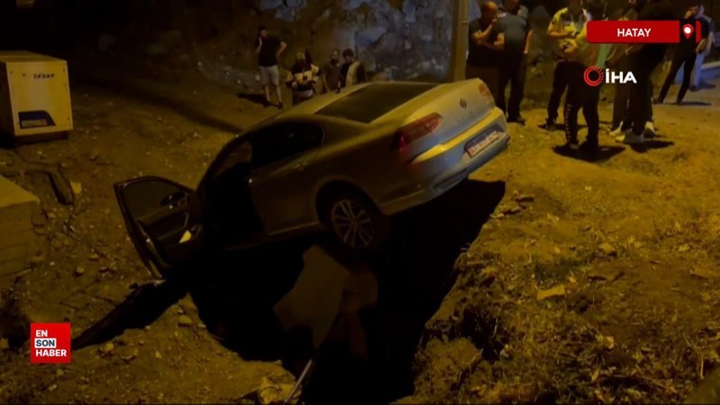 Hatay’da navigasyon mağduru sürücü, yıkılan bina arazisine uçtu