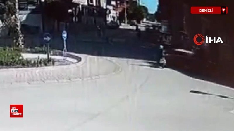 Denizli’de kavşağa aniden giren otomobil kadın motosiklet sürücüsüne çarptı