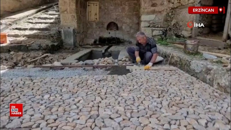 Erzincan’ın Kemaliye ilçesinde 45 yıldır taş ustalığı yapıyor