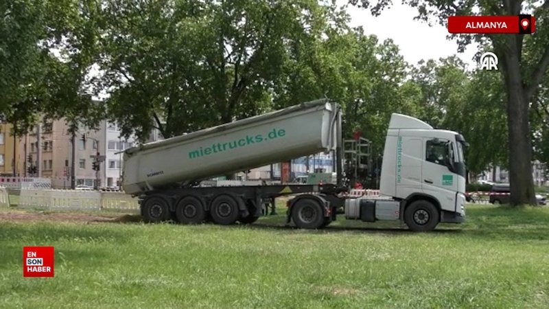 Köln'de savaş kalıntısı bombalar için şehir boşaltıldı