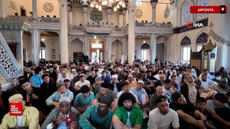 Tokyo Camii’nde yoğunluk nedeniyle bayram namazı 3 kez kılındı