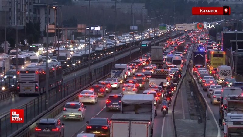 İstanbul’da trafik yoğunluğu yüzde 80’e ulaştı