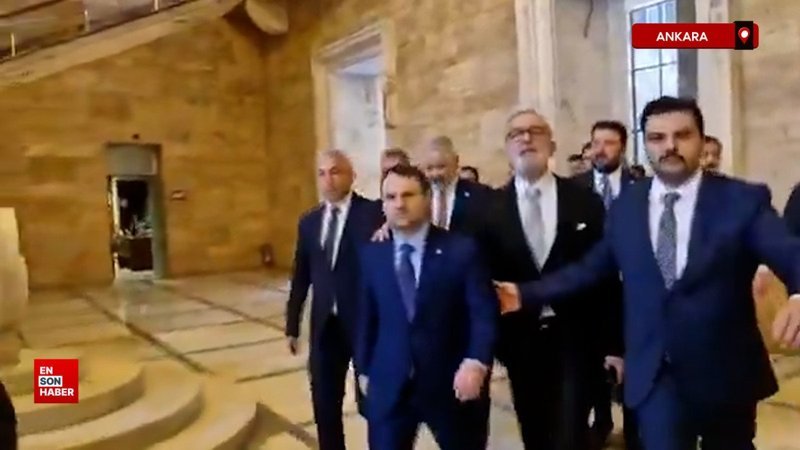 Adalet Bakanı Akın Gürlek'in Meclis'ten çıkış anları