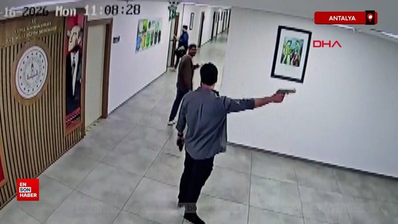 Antalya'da kaymakamlık binasında ateş açıp, kendini odaya kilitledi