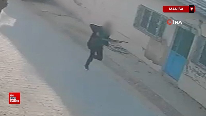 Manisa'da okulun önünde ateş açıldı, saldırgan kameraya yakalandı